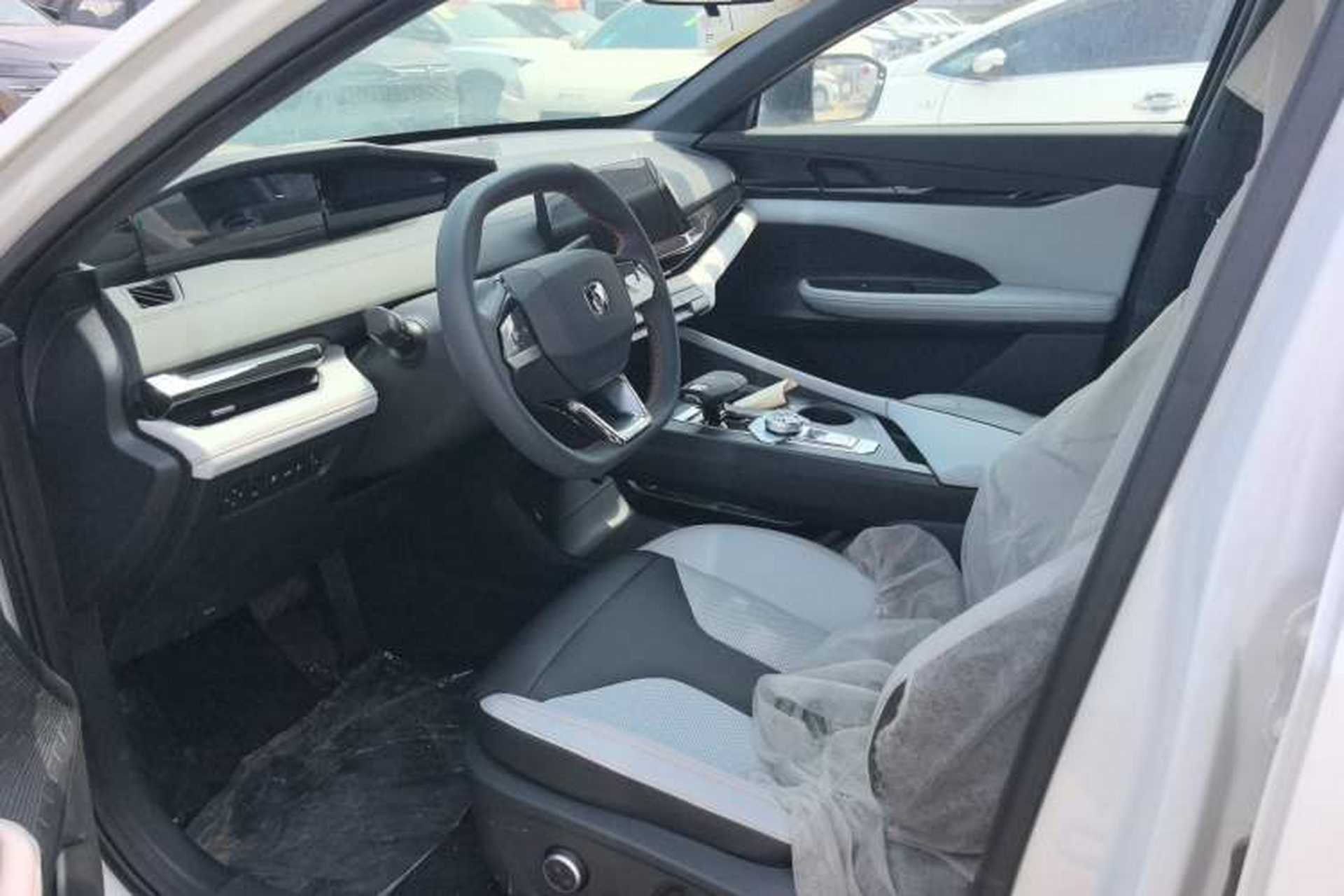 Used CHANGAN UNI-V iDD 2024 Blue Whale Smart Electric iDD 136km Luxury Model Interior 1
