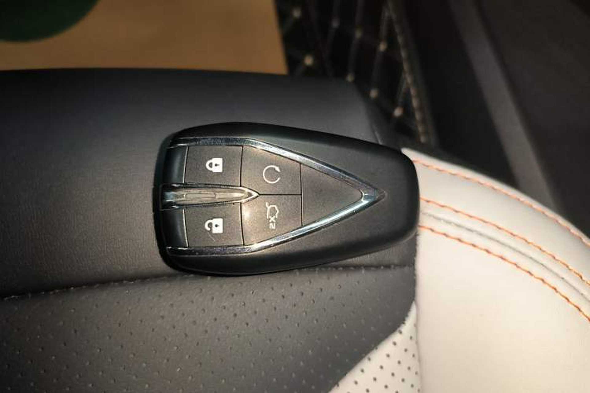 Used CHANGAN UNI-V iDD 2024 Blue Whale Smart Electric iDD 136km Luxury Model Interior 1