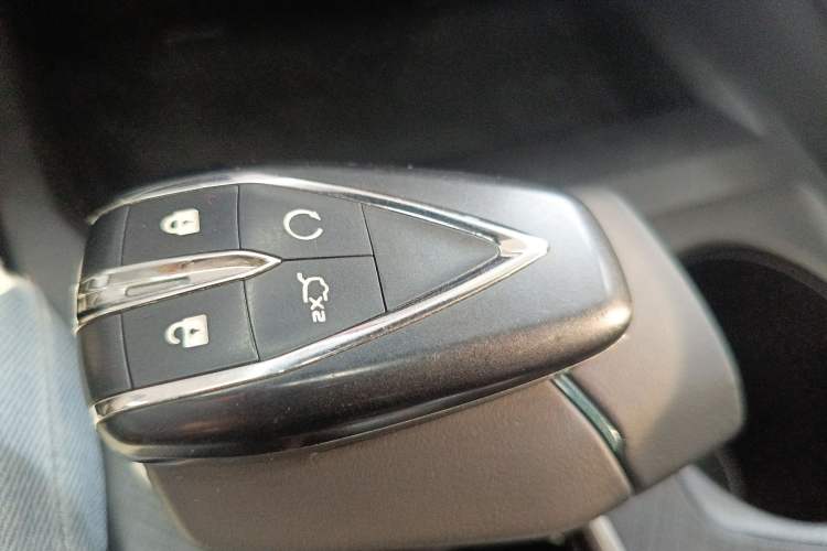 Used CHANGAN UNI-V iDD 2024 Blue Whale Smart Electric iDD 136km Luxury Model Interior 1