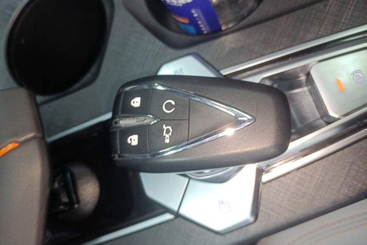 Used CHANGAN UNI-V iDD 2024 Blue Whale Smart Electric iDD 136km ZhiKu Model Interior 1