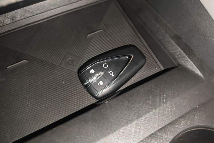 Used CHANGAN UNI-V iDD 2024 Blue Whale Smart Electric iDD 136km Luxury Model Interior 1