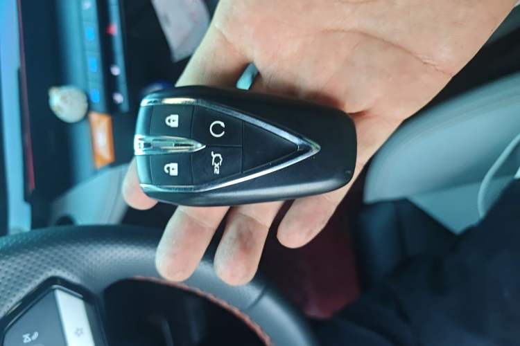 Used CHANGAN UNI-V iDD 2024 Blue Whale Smart Electric iDD 136km Luxury Model Interior 1