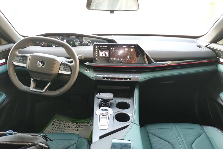 Used CHANGAN UNI-V iDD 2024 Blue Whale Smart Electric iDD 136km Luxury Model Interior 2