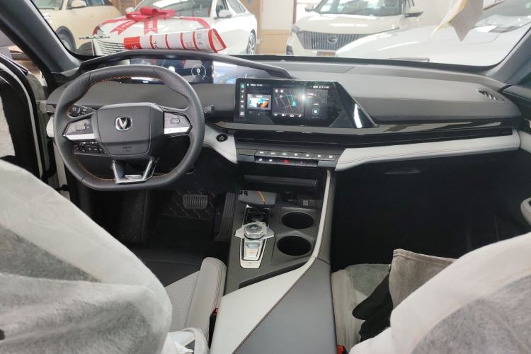 Used CHANGAN UNI-V iDD 2024 Blue Whale Smart Electric iDD 136km Smart & Fun Model Interior 2