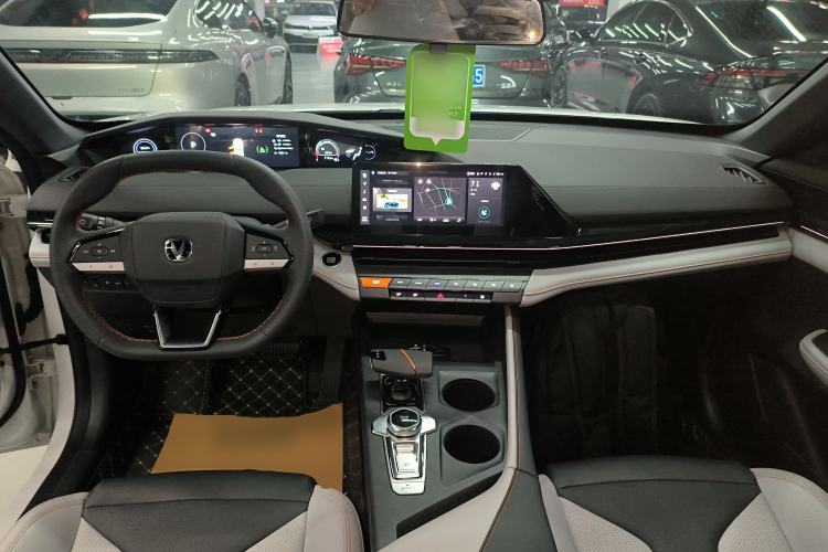Used CHANGAN UNI-V iDD 2024 Blue Whale Smart Electric iDD 136km Luxury Model Interior 2
