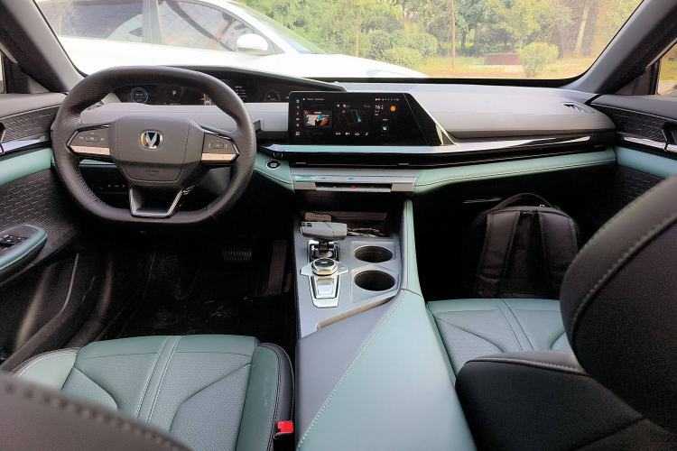 Used CHANGAN UNI-V iDD 2024 Blue Whale Smart Electric iDD 136km ZhiKu Model Interior 2