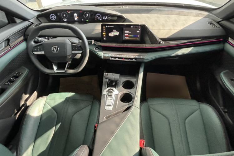 Used CHANGAN UNI-V iDD 2024 Blue Whale Smart Electric iDD 136km Luxury Model Interior 2
