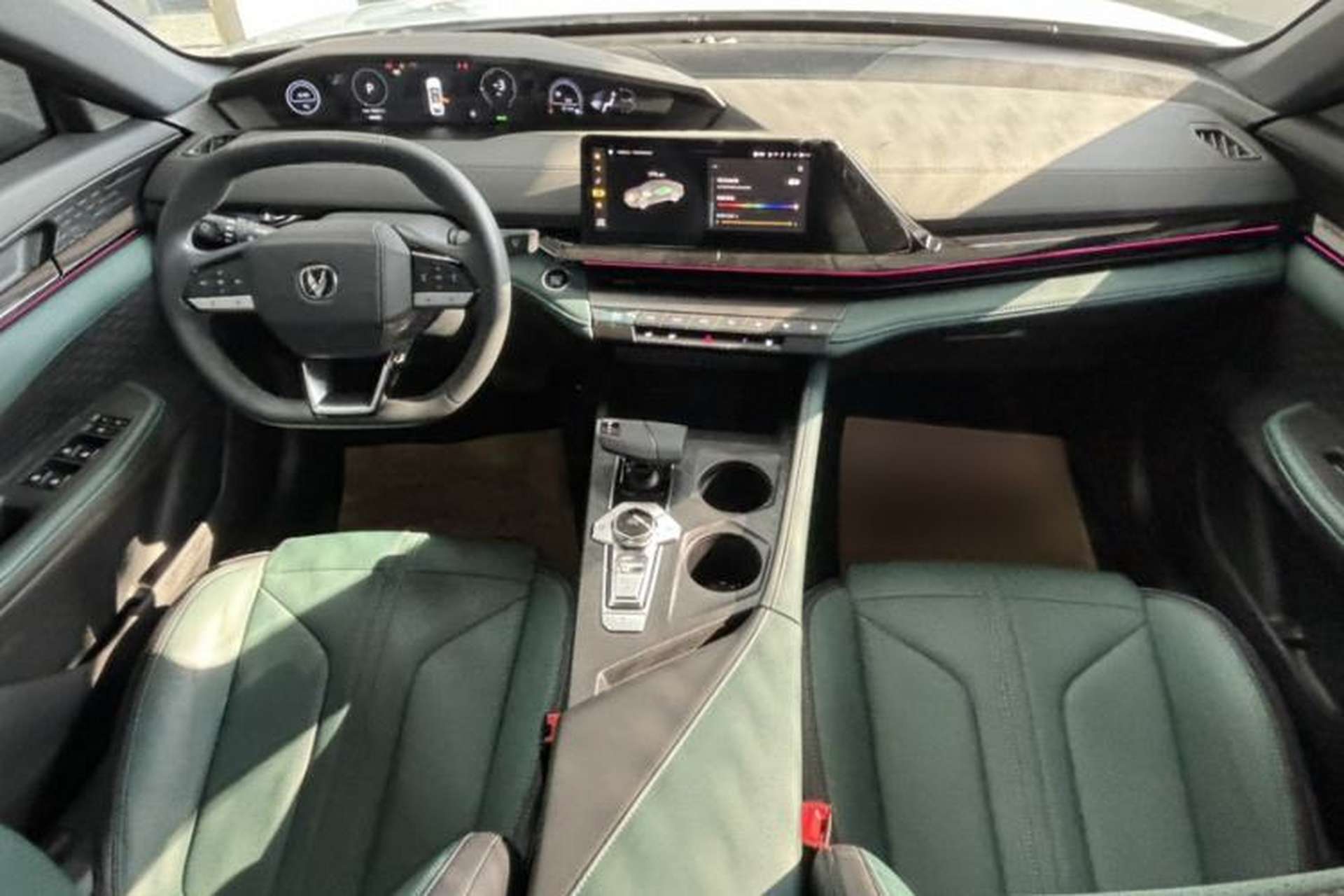 Used CHANGAN UNI-V iDD 2024 Blue Whale Smart Electric iDD 136km Luxury Model Interior 2