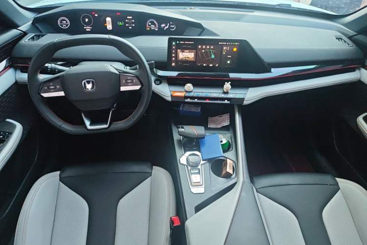 Used CHANGAN UNI-V iDD 2024 Blue Whale Smart Electric iDD 136km Luxury Model Interior 2