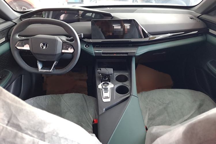 Used CHANGAN UNI-V iDD 2024 Blue Whale Smart Electric iDD 136km Luxury Model Interior 3