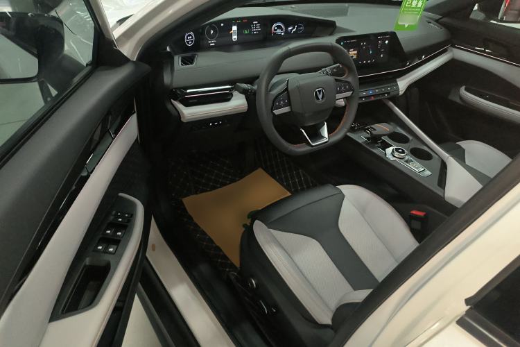 Used CHANGAN UNI-V iDD 2024 Blue Whale Smart Electric iDD 136km Luxury Model Interior 3