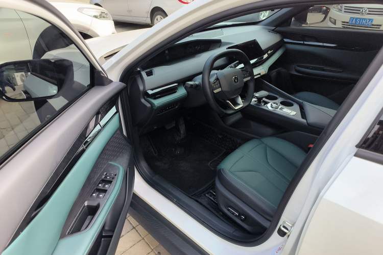Used CHANGAN UNI-V iDD 2024 Blue Whale Smart Electric iDD 136km ZhiKu Model Interior 3
