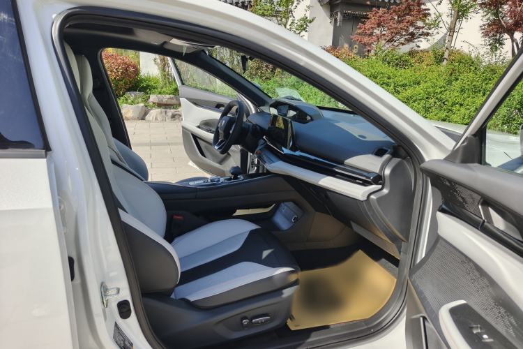 Used CHANGAN UNI-V iDD 2024 Blue Whale Smart Electric iDD 136km Luxury Model Interior 4