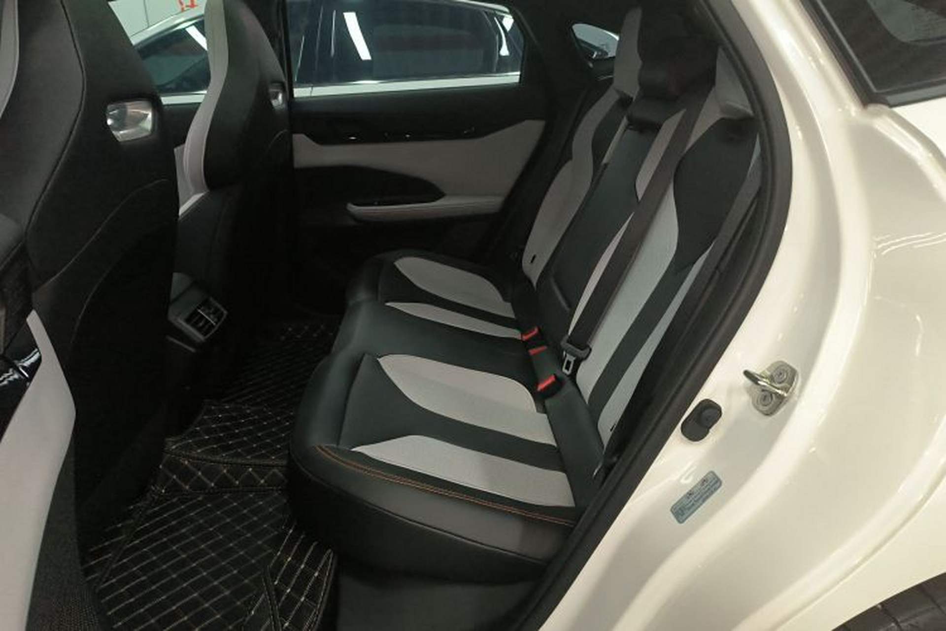 Used CHANGAN UNI-V iDD 2024 Blue Whale Smart Electric iDD 136km Luxury Model Interior 4