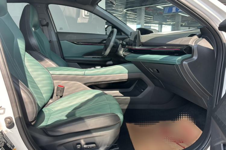 Used CHANGAN UNI-V iDD 2024 Blue Whale Smart Electric iDD 136km Luxury Model Interior 4