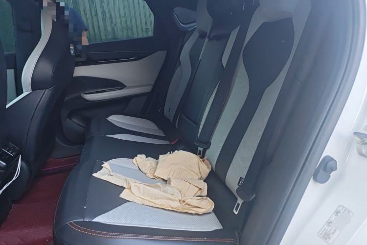 Used CHANGAN UNI-V iDD 2024 Blue Whale Smart Electric iDD 136km Luxury Model Interior 4