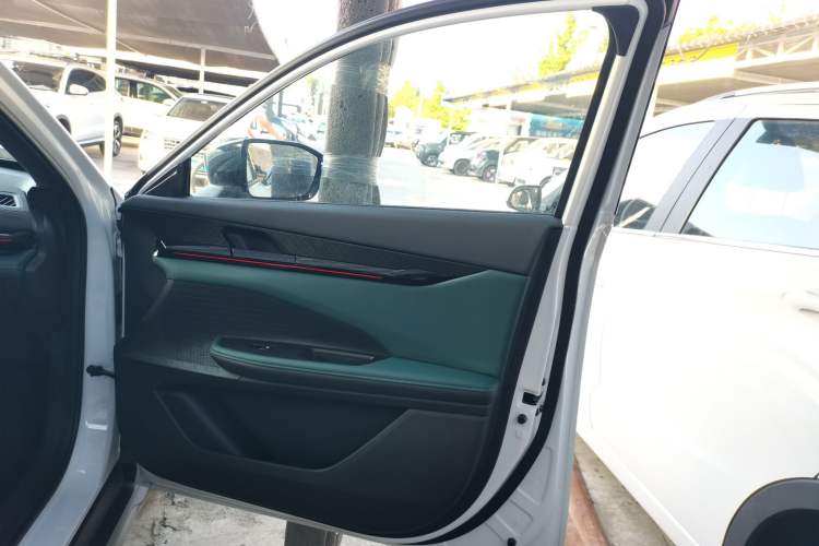 Used CHANGAN UNI-V iDD 2024 Blue Whale Smart Electric iDD 136km Luxury Model Interior 5
