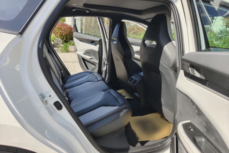 Used CHANGAN UNI-V iDD 2024 Blue Whale Smart Electric iDD 136km Luxury Model Interior 5