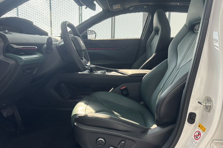 Used CHANGAN UNI-V iDD 2024 Blue Whale Smart Electric iDD 136km Luxury Model Interior 5