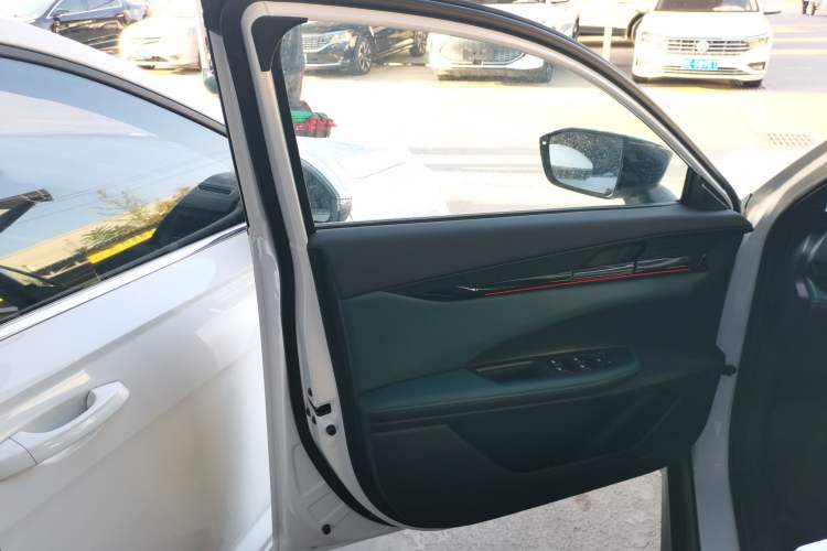 Used CHANGAN UNI-V iDD 2024 Blue Whale Smart Electric iDD 136km Luxury Model Interior 7