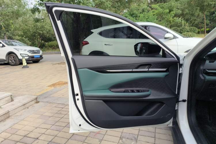 Used CHANGAN UNI-V iDD 2024 Blue Whale Smart Electric iDD 136km ZhiKu Model Interior 7