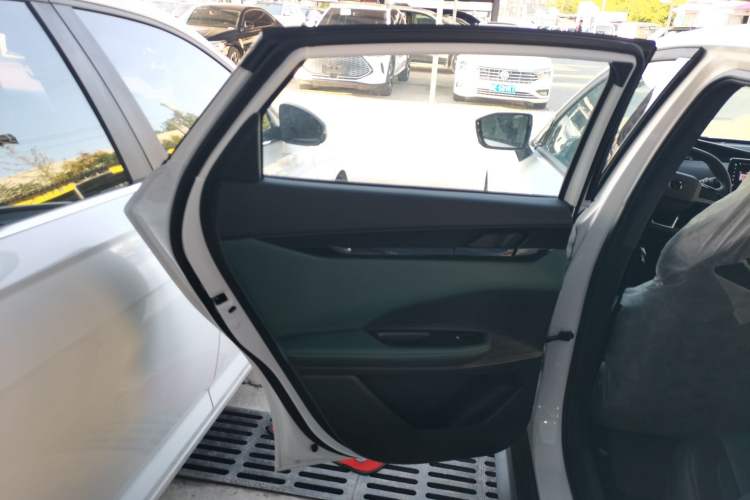 Used CHANGAN UNI-V iDD 2024 Blue Whale Smart Electric iDD 136km Luxury Model Interior 8