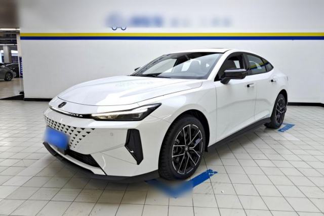 Used CHANGAN UNI-V iDD 2024 Blue Whale Smart Electric iDD 136km ZhiKu Model