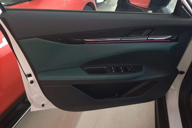 Used CHANGAN UNI-V iDD 2024 Blue Whale Smart Electric iDD 136km Luxury Model Left Front Door Interior