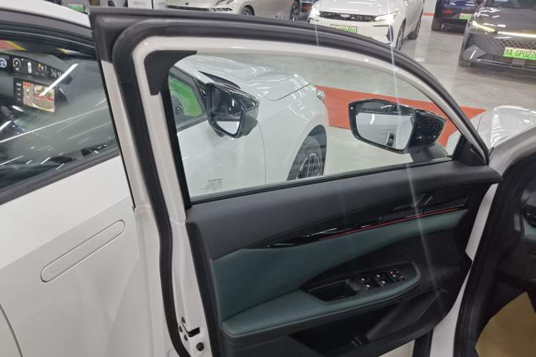 Used CHANGAN UNI-V iDD 2024 Blue Whale Smart Electric iDD 136km Luxury Model Left Front Door Interior