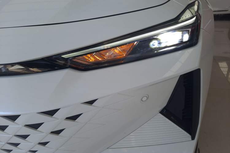 Used CHANGAN UNI-V iDD 2024 Blue Whale Smart Electric iDD 136km Luxury Model Left Front Headlight
