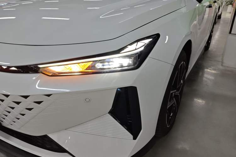 Used CHANGAN UNI-V iDD 2024 Blue Whale Smart Electric iDD 136km ZhiKu Model Left Front Headlight