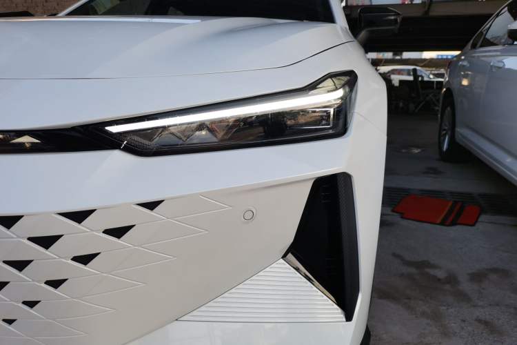 Used CHANGAN UNI-V iDD 2024 Blue Whale Smart Electric iDD 136km Luxury Model Left Front Headlight