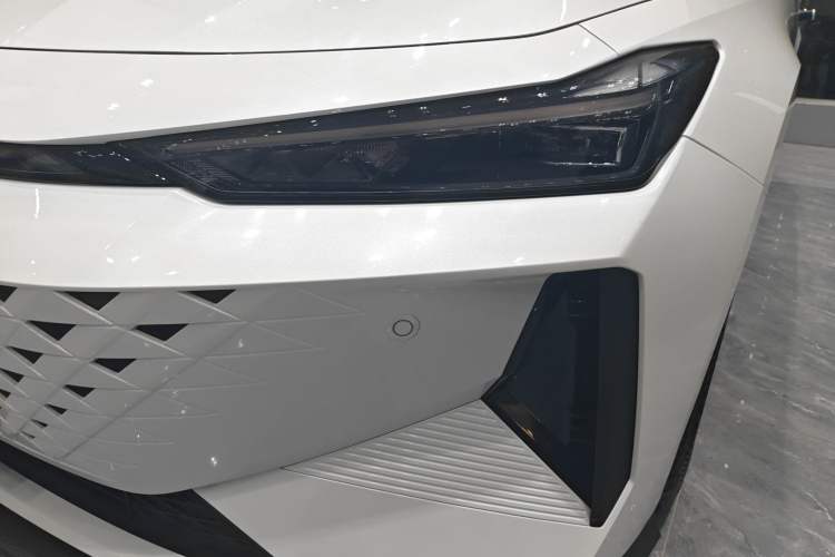 Used CHANGAN UNI-V iDD 2024 Blue Whale Smart Electric iDD 136km Luxury Model Left Front Headlight