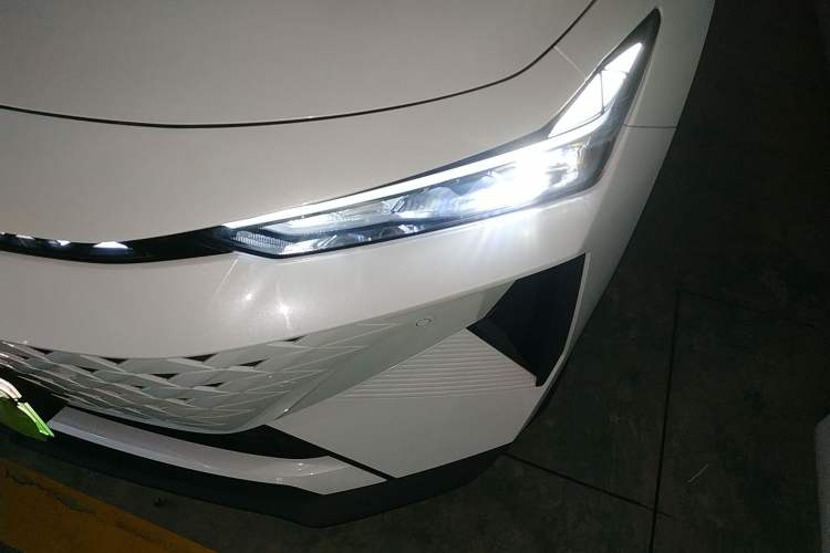 Used CHANGAN UNI-V iDD 2024 Blue Whale Smart Electric iDD 136km ZhiKu Model Left Front Headlight
