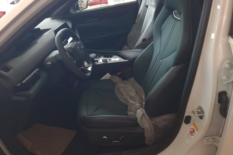 Used CHANGAN UNI-V iDD 2024 Blue Whale Smart Electric iDD 136km Luxury Model Left Front Seat