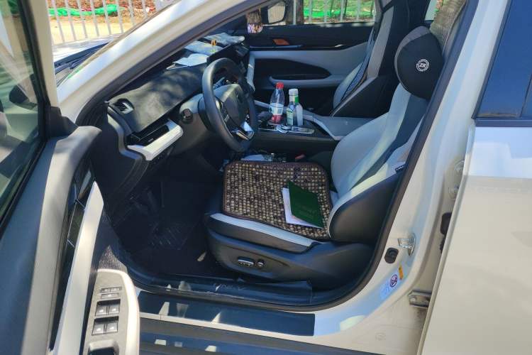 Used CHANGAN UNI-V iDD 2024 Blue Whale Smart Electric iDD 136km ZhiKu Model Left Front Seat