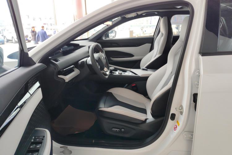 Used CHANGAN UNI-V iDD 2024 Blue Whale Smart Electric iDD 136km ZhiKu Model Left Front Seat