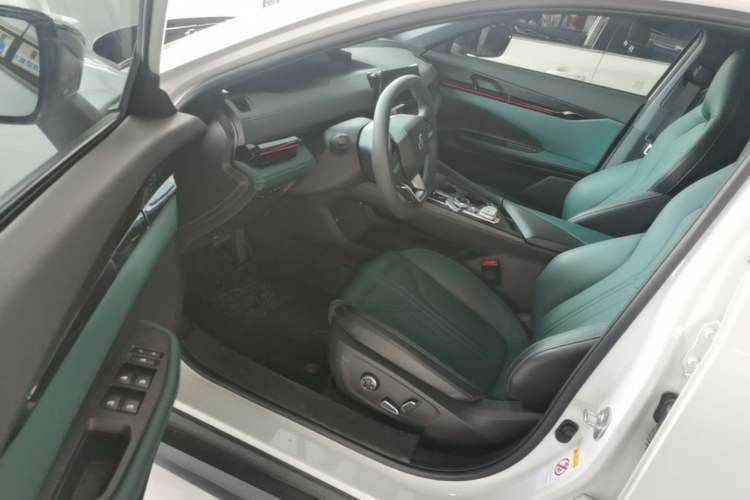 Used CHANGAN UNI-V iDD 2024 Blue Whale Smart Electric iDD 136km Luxury Model Left Front Seat