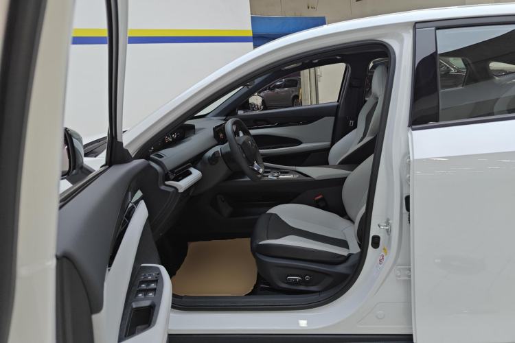 Used CHANGAN UNI-V iDD 2024 Blue Whale Smart Electric iDD 136km ZhiKu Model Left Front Seat