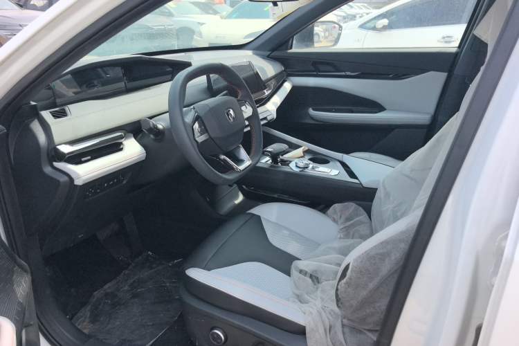 Used CHANGAN UNI-V iDD 2024 Blue Whale Smart Electric iDD 136km Luxury Model Left Front Seat