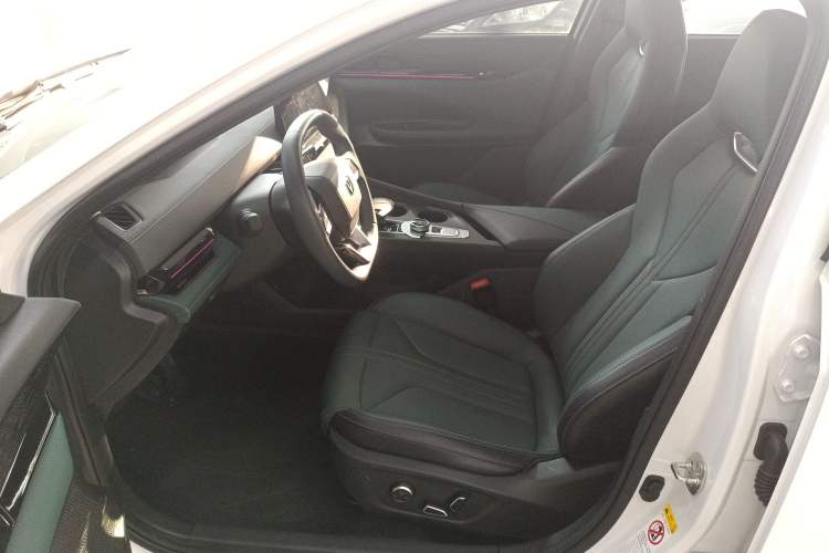 Used CHANGAN UNI-V iDD 2024 Blue Whale Smart Electric iDD 136km Luxury Model Left Front Seat