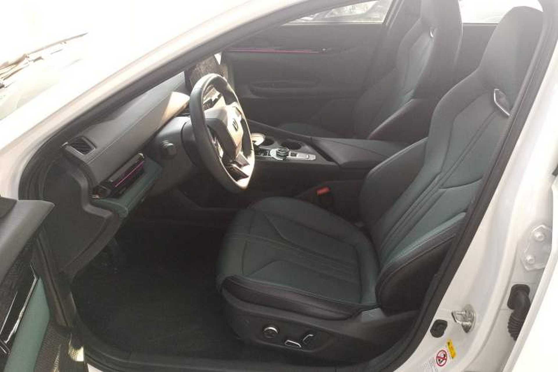 Used CHANGAN UNI-V iDD 2024 Blue Whale Smart Electric iDD 136km Luxury Model Left Front Seat