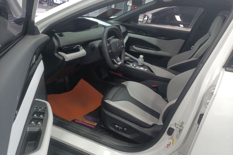 Used CHANGAN UNI-V iDD 2024 Blue Whale Smart Electric iDD 136km ZhiKu Model Left Front Seat