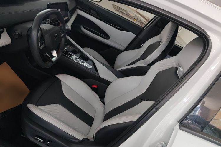 Used CHANGAN UNI-V iDD 2024 Blue Whale Smart Electric iDD 136km ZhiKu Model Left Front Seat