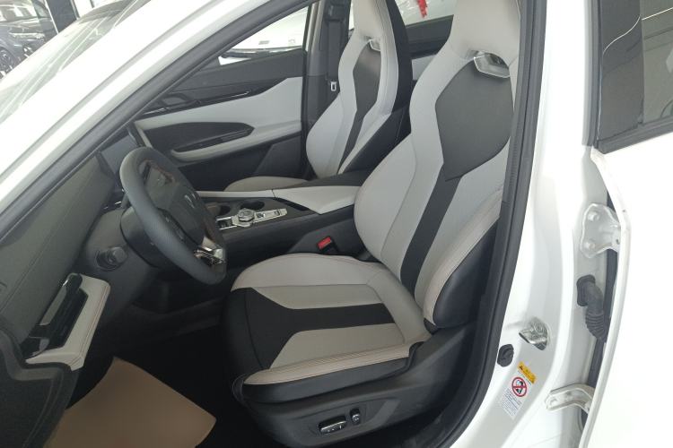 Used CHANGAN UNI-V iDD 2024 Blue Whale Smart Electric iDD 136km ZhiKu Model Left Front Seat