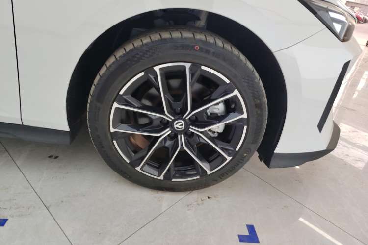 Used CHANGAN UNI-V iDD 2024 Blue Whale Smart Electric iDD 136km Luxury Model Left Front Wheel Hub