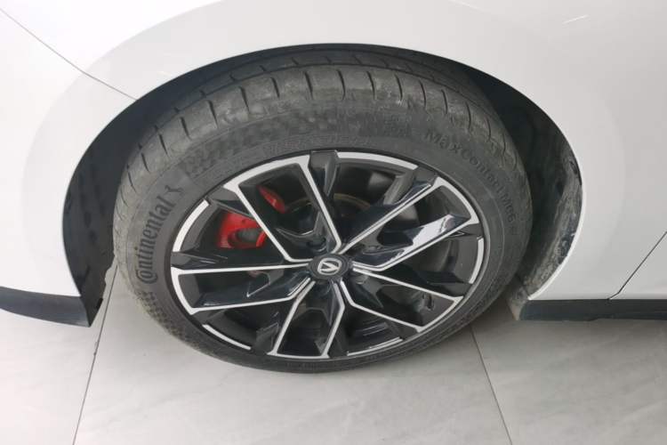 Used CHANGAN UNI-V iDD 2024 Blue Whale Smart Electric iDD 136km Luxury Model Left Front Wheel Hub
