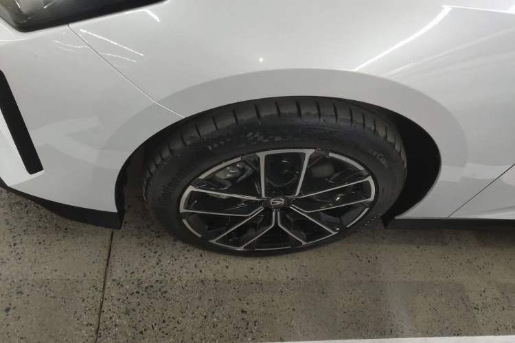 Used CHANGAN UNI-V iDD 2024 Blue Whale Smart Electric iDD 136km ZhiKu Model Left Front Wheel Hub