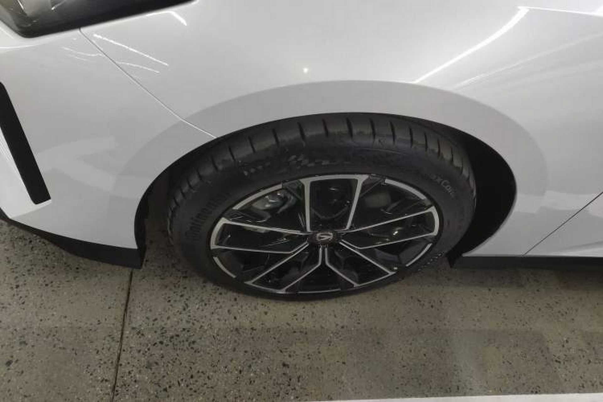 Used CHANGAN UNI-V iDD 2024 Blue Whale Smart Electric iDD 136km ZhiKu Model Left Front Wheel Hub