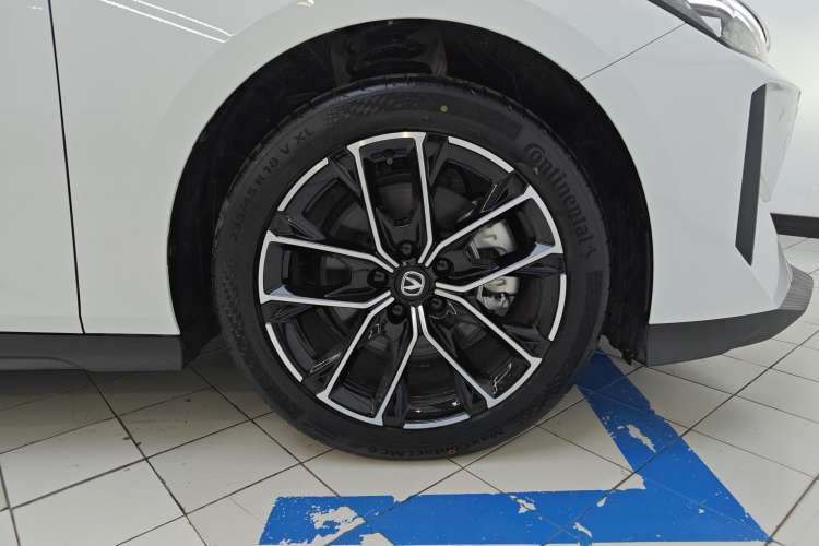 Used CHANGAN UNI-V iDD 2024 Blue Whale Smart Electric iDD 136km ZhiKu Model Left Front Wheel Hub